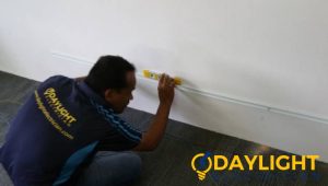 electrician-fixing-outlet-electrical-services-daylight-electrician-singapore (4)